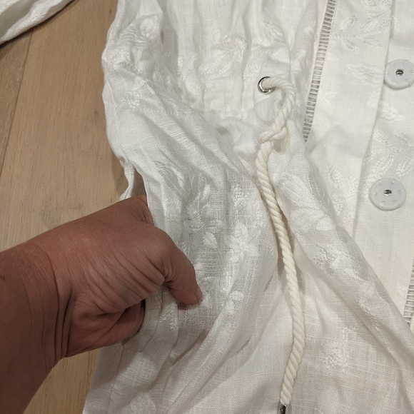 Beautiful Chico's linen blend embroidered jacket - Picture 3 of 8